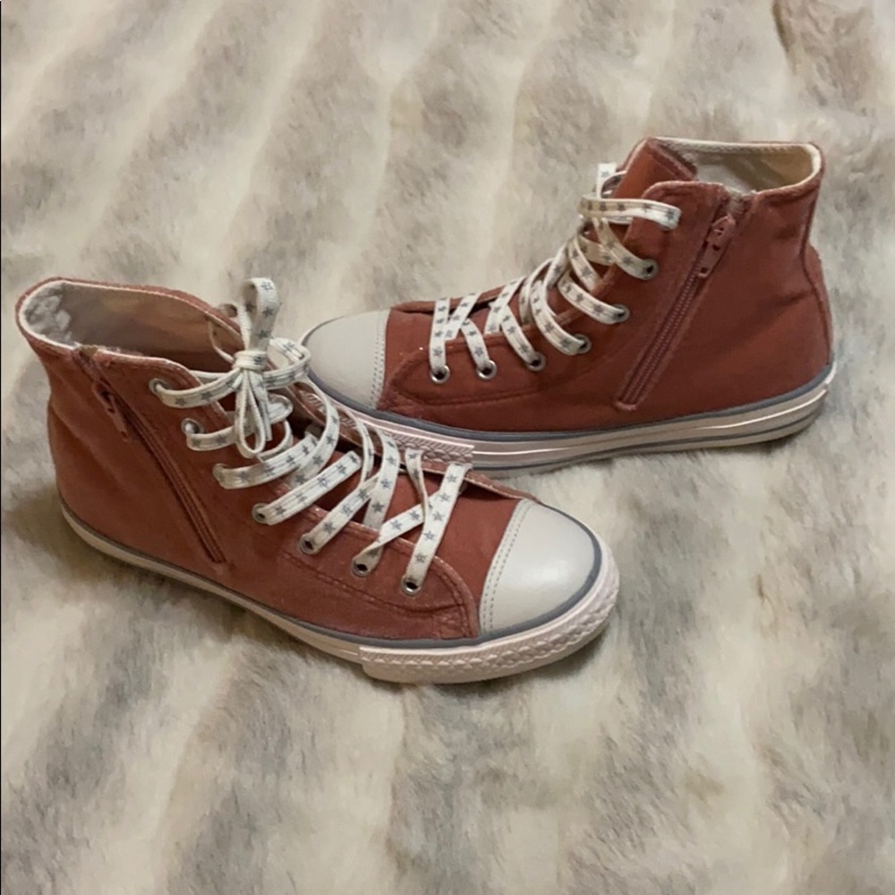 Converse chuck Taylor size 4 girls